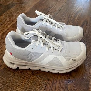 Like new On cloud running sneakers. Size 8